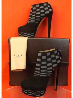 NIB ALAIA BLACK TWO TONE SUEDE LASER CUT PLATFORM BACK ZIP ANKLE BOOTS 40.5 $2K